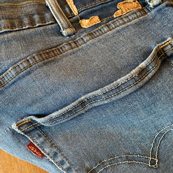 Men’s Levi Jeans - Picture 2 of 5